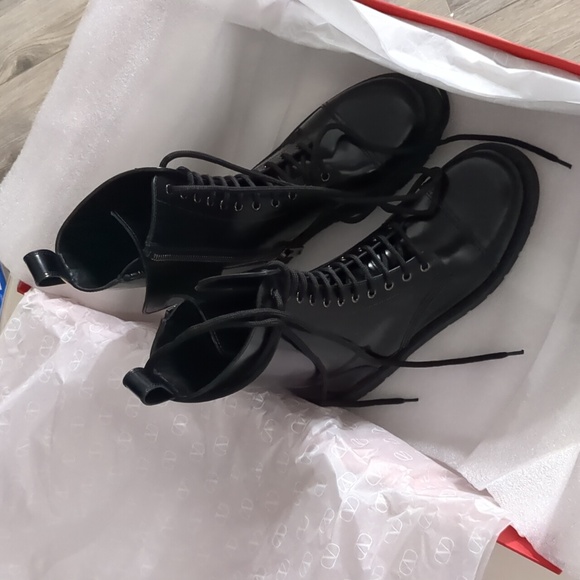 Valentino Garavani hard leather zipper combat boots black mens eu41 main image 5